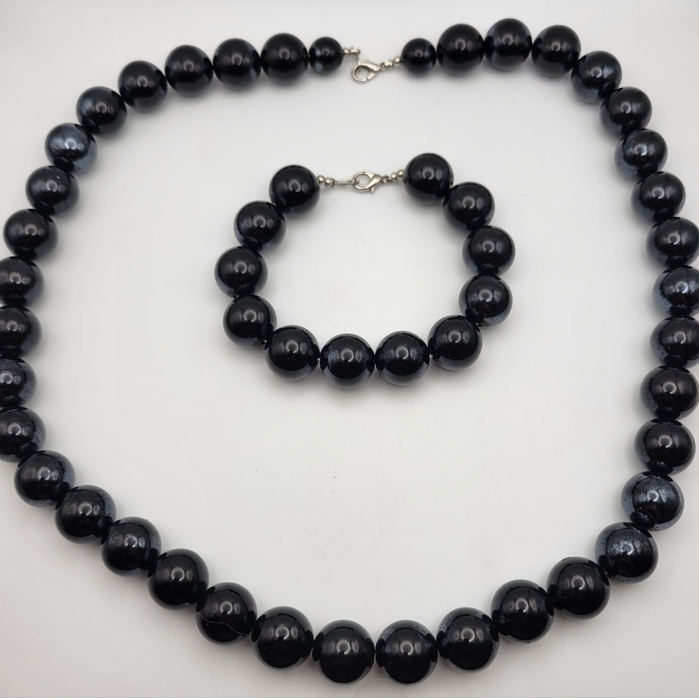 Elegant Black Beaded Necklace and Bracelet Set